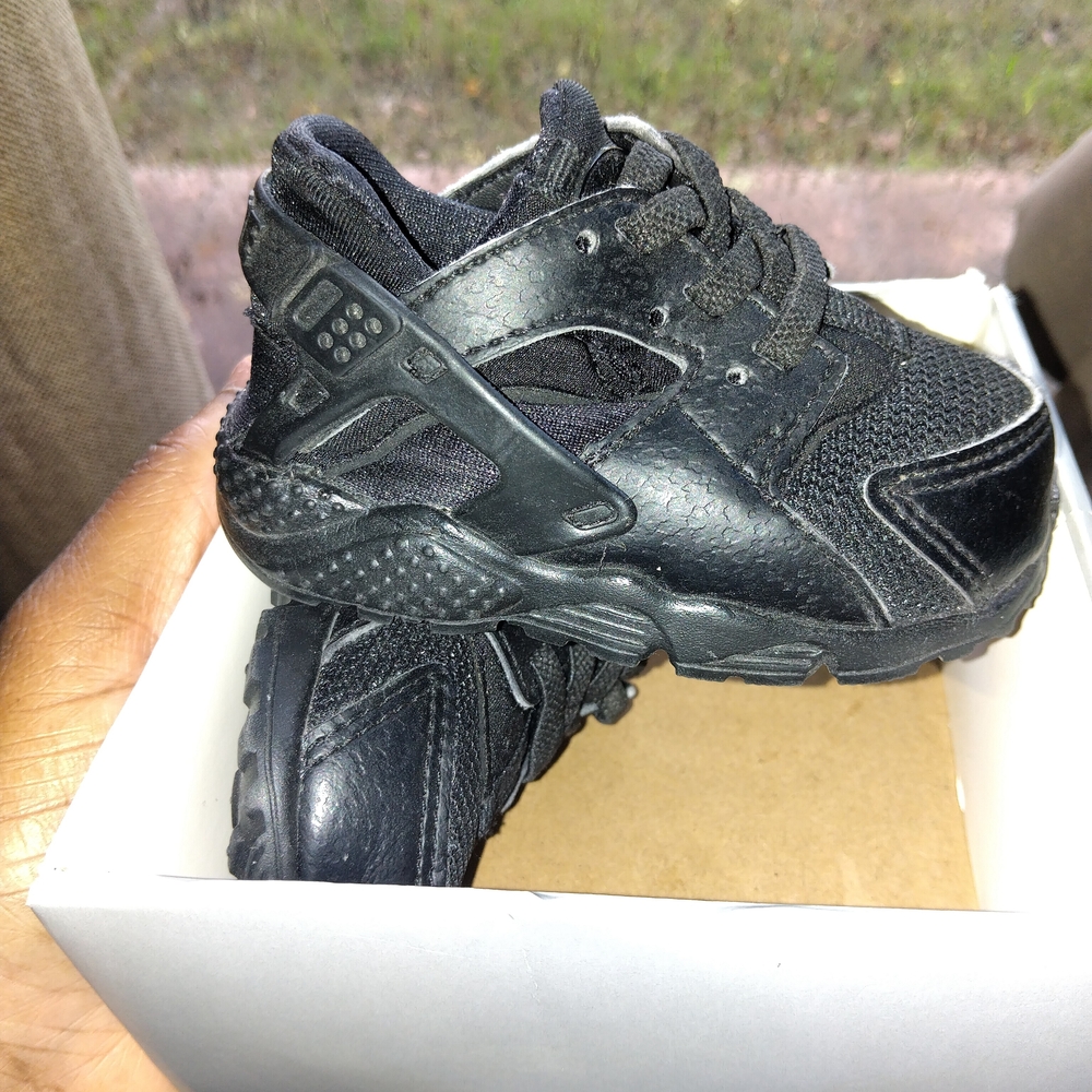 Nike Kids Black Hurache Sneakers